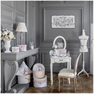 MADEMOISELLE MARQUISE ET DIVINE MARQUISE MATHILDE M