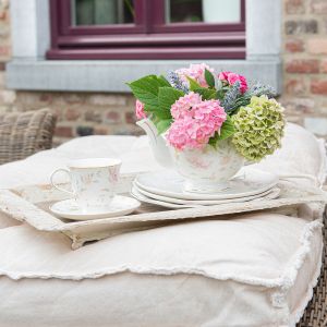 Tasse & soucoupe  Fleurs blanc, rose pâle et jaune pâle et liseré or Clayre & Eef